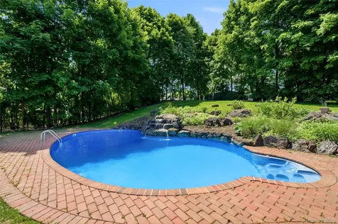 6 Paula Street East Northport NY 11731