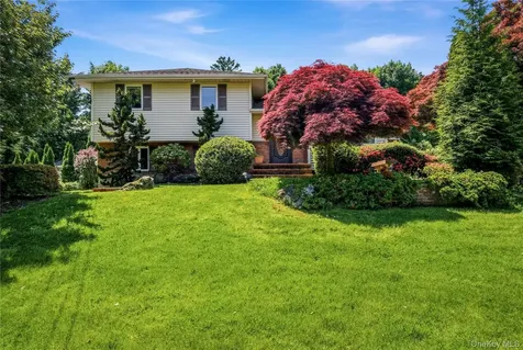 6 Paula Street East Northport NY 11731