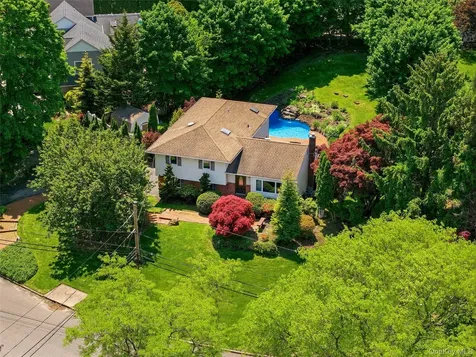 6 Paula Street East Northport NY 11731