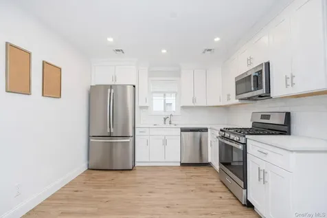 172 Mac Gregor Street Staten Island NY 10309