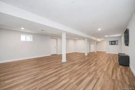 172 Mac Gregor Street Staten Island NY 10309