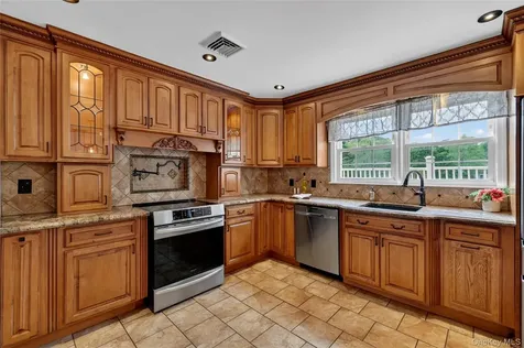 585 Bedford Road Pleasantville NY 10570
