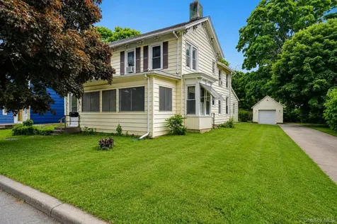 18 W Market Street Hyde Park NY 12538