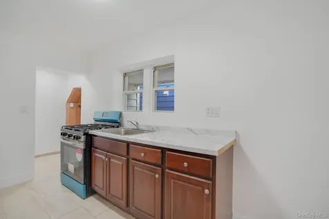18 W Market Street Hyde Park NY 12538