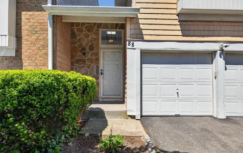 88 Hidden Ridge Drive Syosset NY 11791