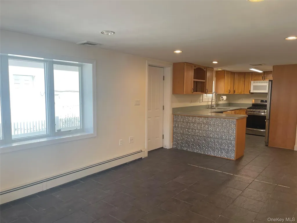 521 E Broadway Long Beach NY 11561