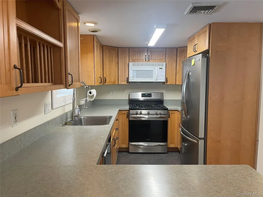 521 E Broadway Long Beach NY 11561