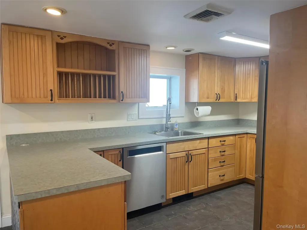 521 E Broadway Long Beach NY 11561
