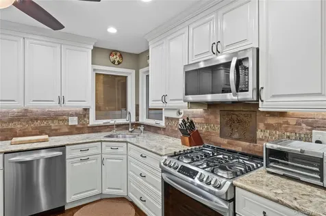 39 Pal Street Plainview NY 11803