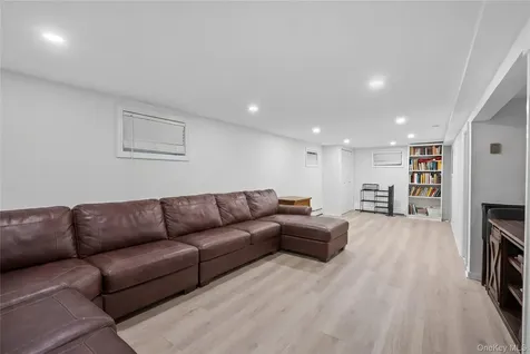 39 Pal Street Plainview NY 11803