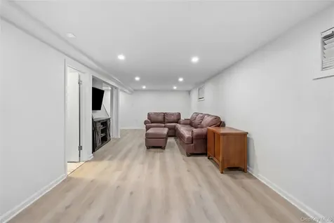 39 Pal Street Plainview NY 11803