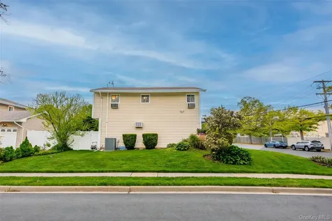 39 Pal Street Plainview NY 11803