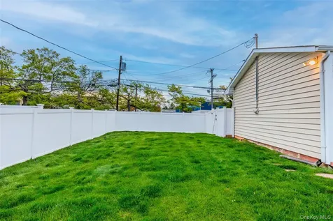 39 Pal Street Plainview NY 11803
