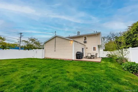 39 Pal Street Plainview NY 11803