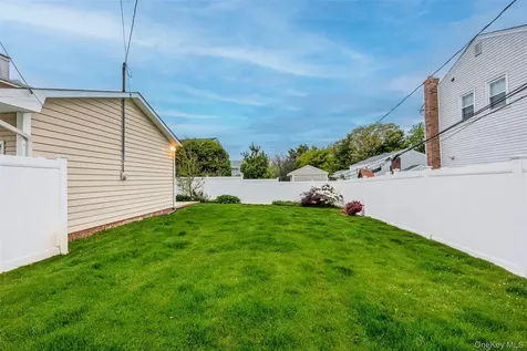 39 Pal Street Plainview NY 11803