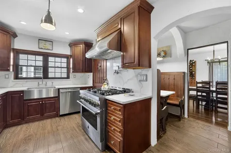 27 Desmond Avenue Bronxville NY 10708