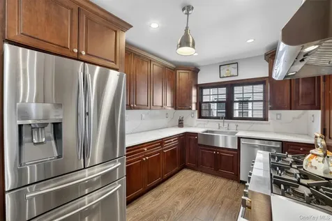 27 Desmond Avenue Bronxville NY 10708
