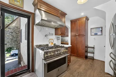 27 Desmond Avenue Bronxville NY 10708