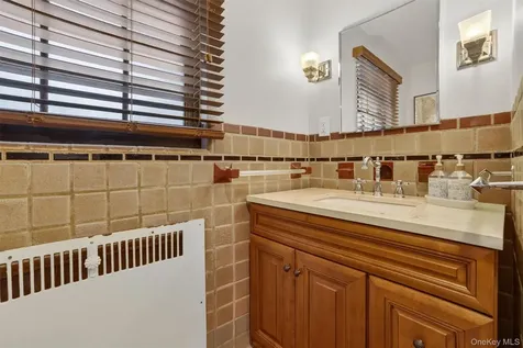 27 Desmond Avenue Bronxville NY 10708