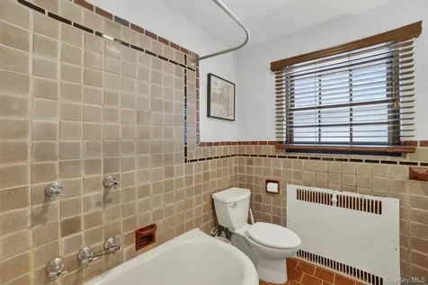 27 Desmond Avenue Bronxville NY 10708