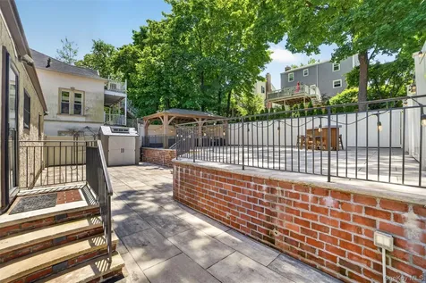 27 Desmond Avenue Bronxville NY 10708