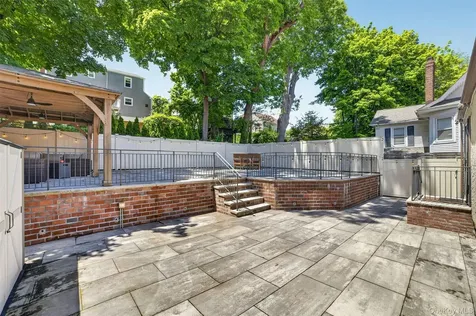 27 Desmond Avenue Bronxville NY 10708