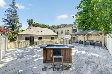 27 Desmond Avenue Bronxville NY 10708