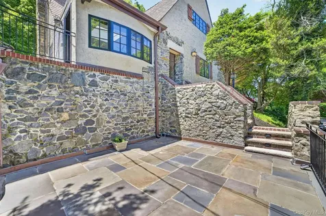 27 Desmond Avenue Bronxville NY 10708
