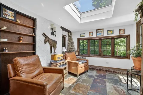 27 Desmond Avenue Bronxville NY 10708