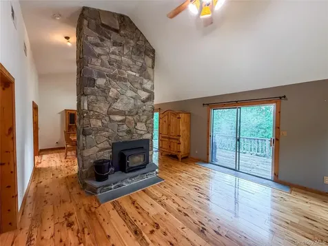 12 Chaucer Road Staatsburg NY 12580