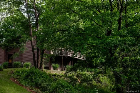12 Chaucer Road Staatsburg NY 12580