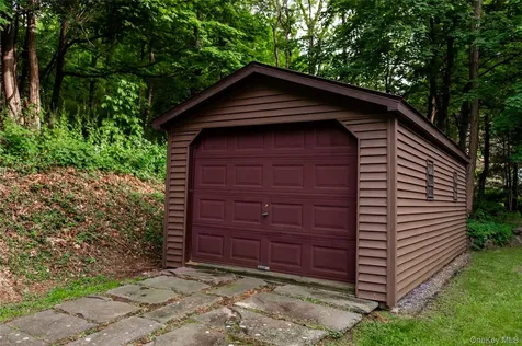 12 Chaucer Road Staatsburg NY 12580