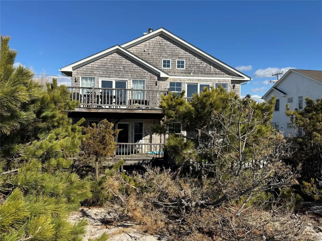 301 Lewis Walk Cherry Grove NY 11782