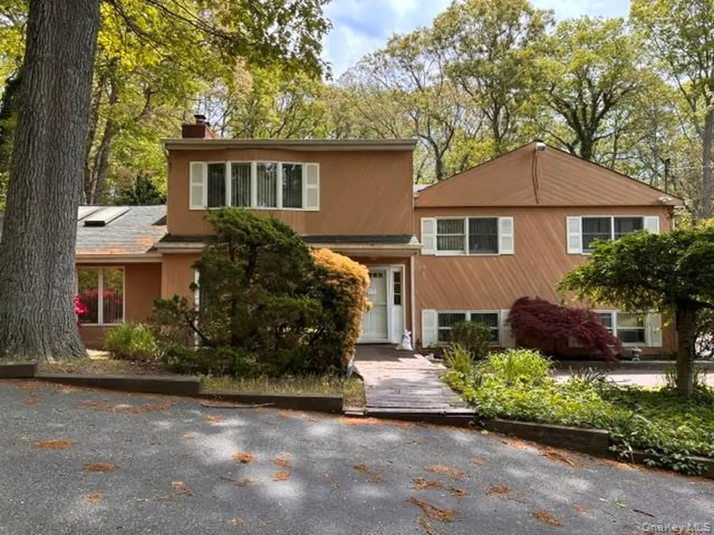 80 Alpine Way South Huntington NY 11746