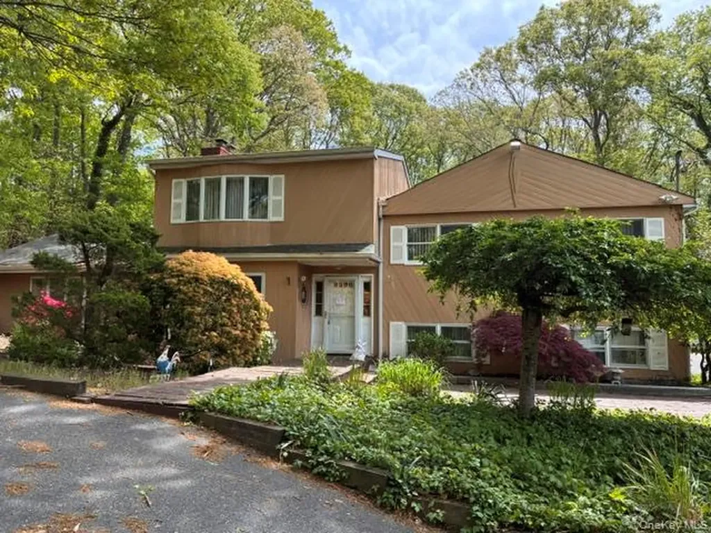 80 Alpine Way South Huntington NY 11746