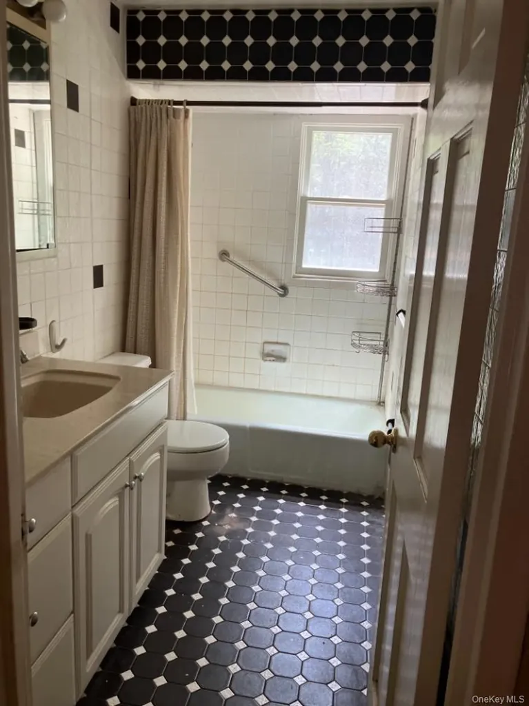 80 Alpine Way South Huntington NY 11746