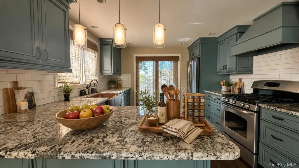 31 Weeks Avenue Oyster Bay NY 11771