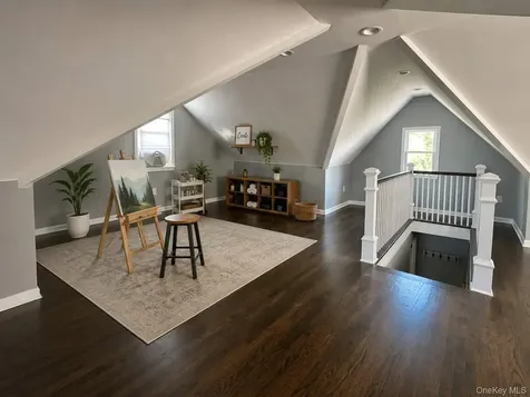 31 Weeks Avenue Oyster Bay NY 11771