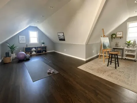 31 Weeks Avenue Oyster Bay NY 11771
