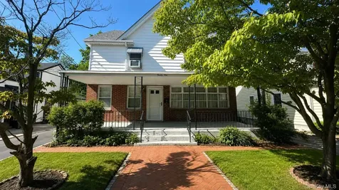 31 Weeks Avenue Oyster Bay NY 11771