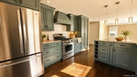 31 Weeks Avenue Oyster Bay NY 11771
