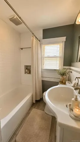 31 Weeks Avenue Oyster Bay NY 11771
