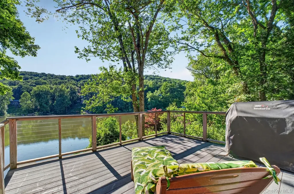 51 Lake Drive Lake Peekskill NY 10537