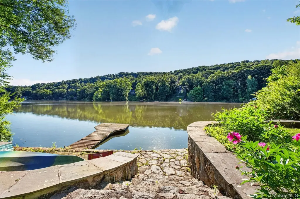 51 Lake Drive Lake Peekskill NY 10537