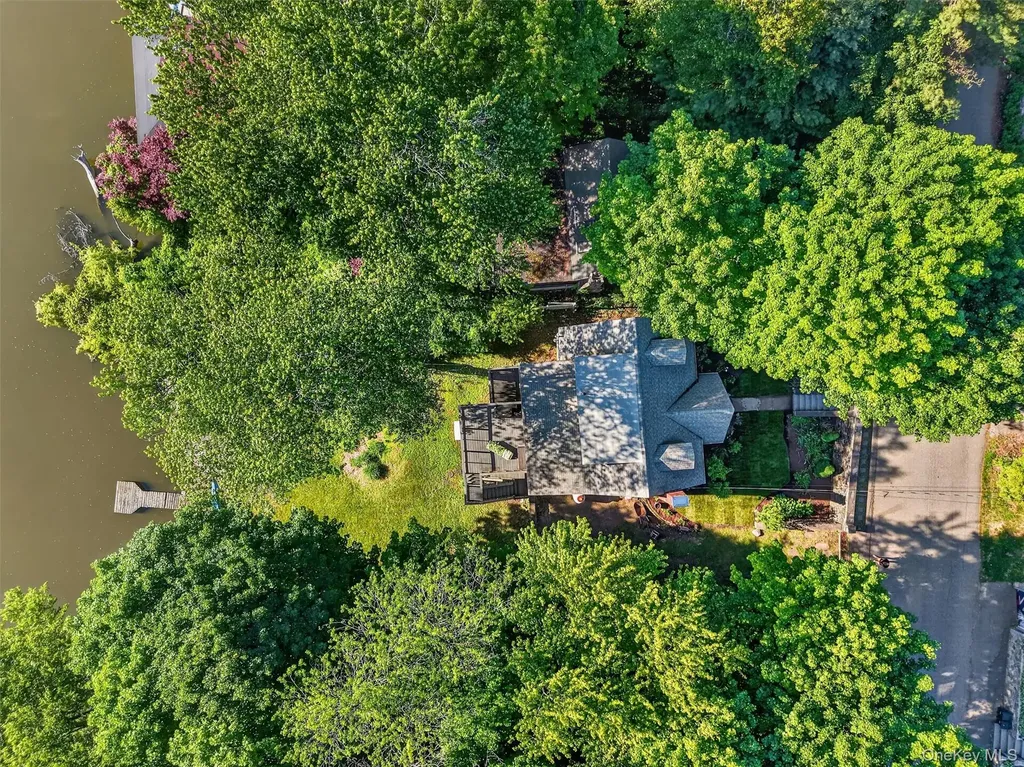 51 Lake Drive Lake Peekskill NY 10537
