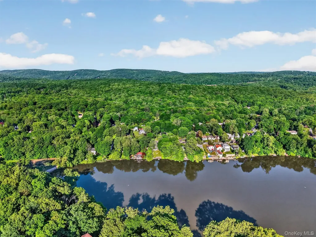 51 Lake Drive Lake Peekskill NY 10537