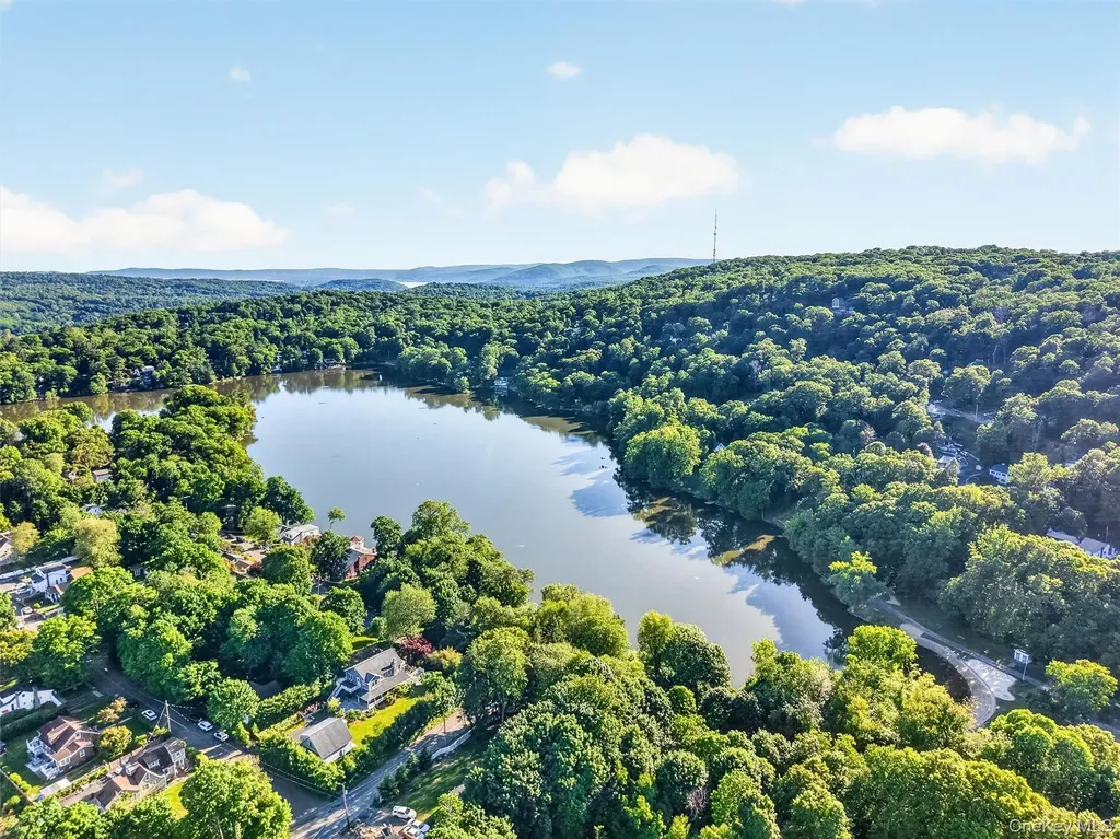 51 Lake Drive Lake Peekskill NY 10537