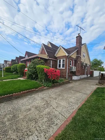 114-52 205th Street Saint Albans NY 11412