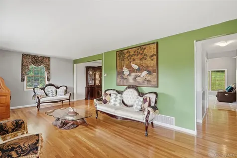 623 Cardinal Road Cortlandt Manor NY 10567