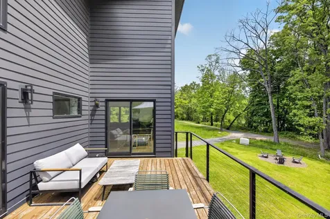 739 Old Post Road New Paltz NY 12561